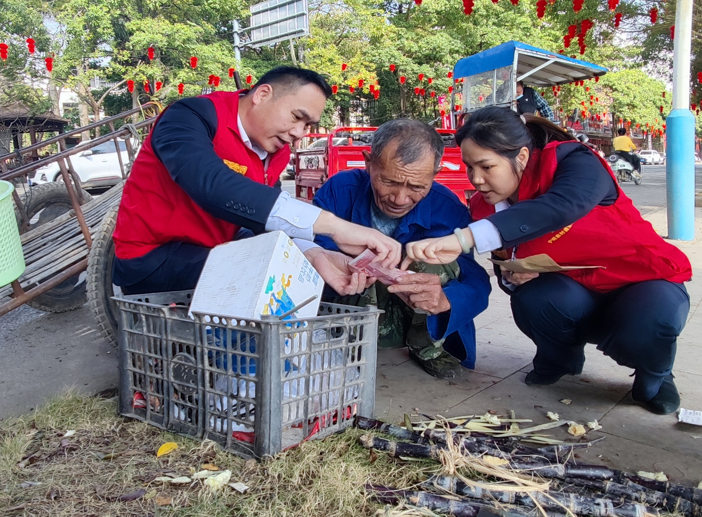 宁明农商银行 爱心活动来暖人心