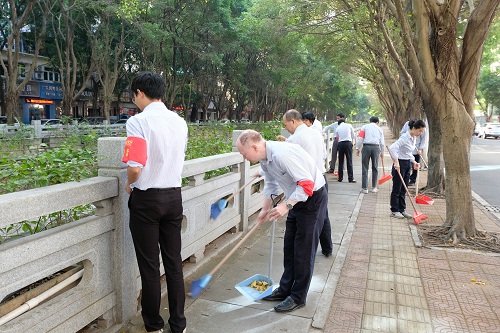 农发行博罗县支行扎实开展“不忘初心，牢记使命”主题志愿服务活动