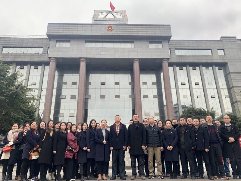 农发行自贡市分行：旁听庭审“零距离”接受警示教育