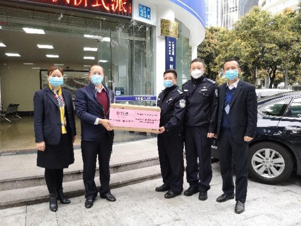 中华财险广东分公司为一线民警和交警捐赠防护口罩