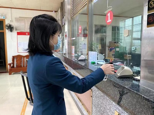 落实疫情防控措施  为人民群众做好金融服务
