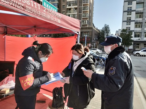 阜阳颍泉农商银行：“泉心泉意”志愿服务 真情洒满大街小巷