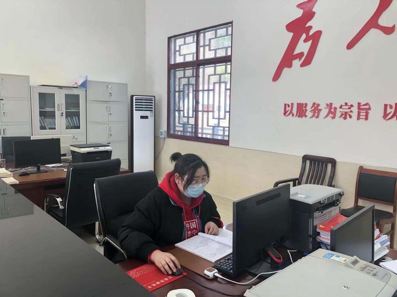 邮储银行五峰县支行  战“疫”一线志愿者在行动