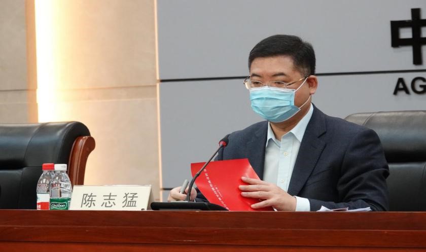 现场签订《市分行行领导挂牌督战责任书》