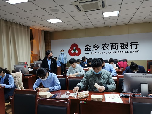 山东金乡农商银行::业务技能"大练兵"提振"精气神"