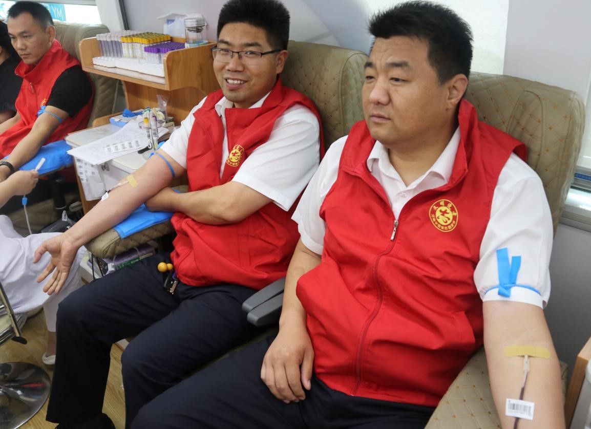 兰考农商银行组织志愿者开展无偿献血活动