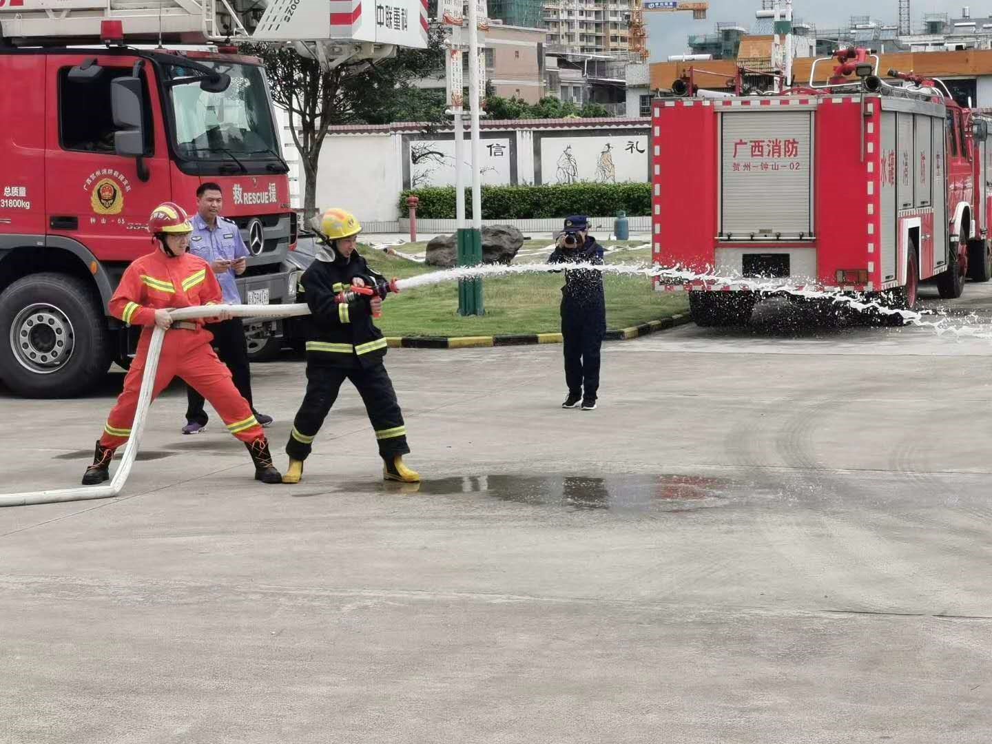 广西钟山农信社：开展交通、消防安全教育培训