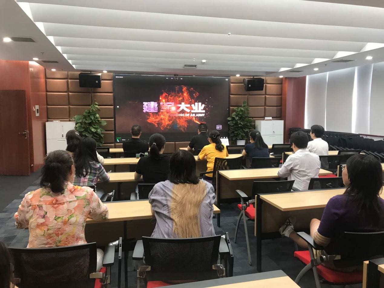 农发行郑州新区支行 组织观看党建影片
