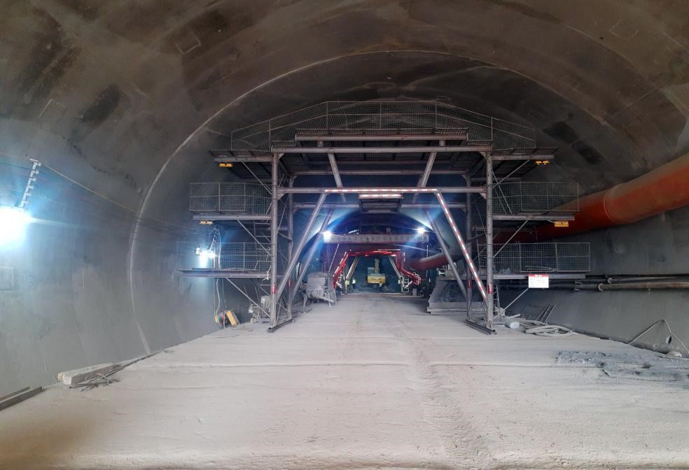 公路隧道修建