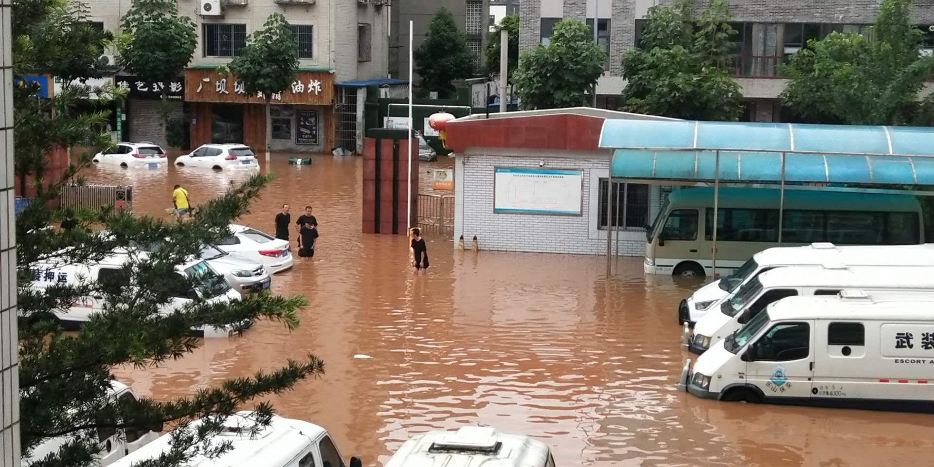 闻“汛”而动，让党徽闪烁在抗洪一线——农行乐山分行抗洪抢险群像录