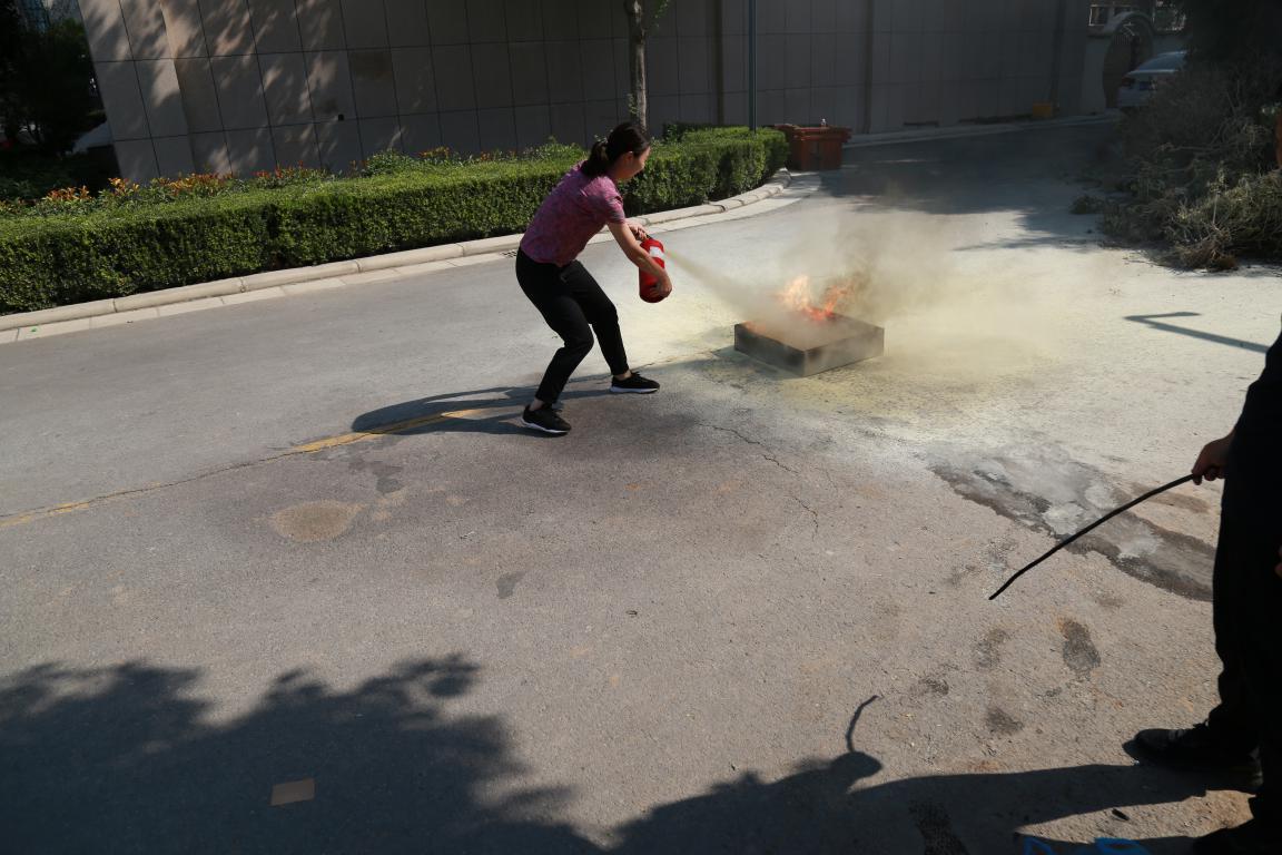 辉县农商银行：举行安全防范技能练兵比武活动