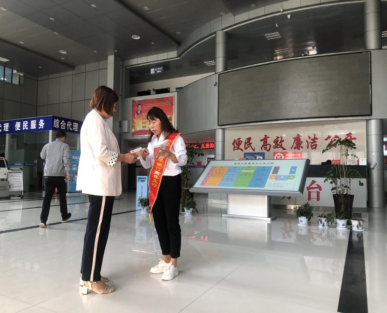 农发行嵩县支行 多形式多方面开展金融知识宣传活动