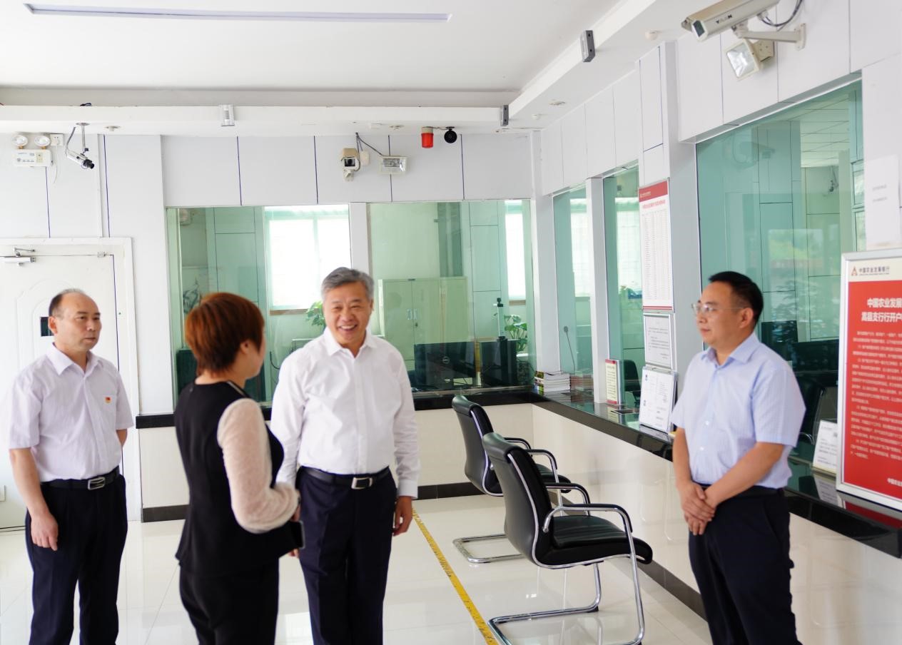 农发行河南省分行行长李小汇赴嵩县考察调研