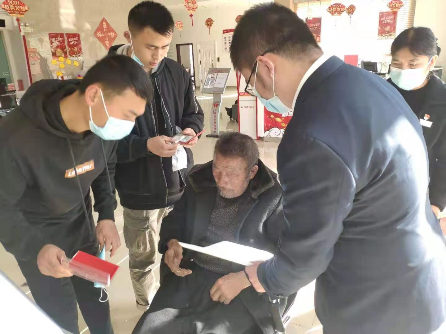 楚雄农商银行彝海支行"三心服务"撑起老年客户金融服务需求