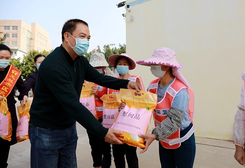 玉林市区联社：开展“情系环卫工 新春送祝福”主题慰问活动