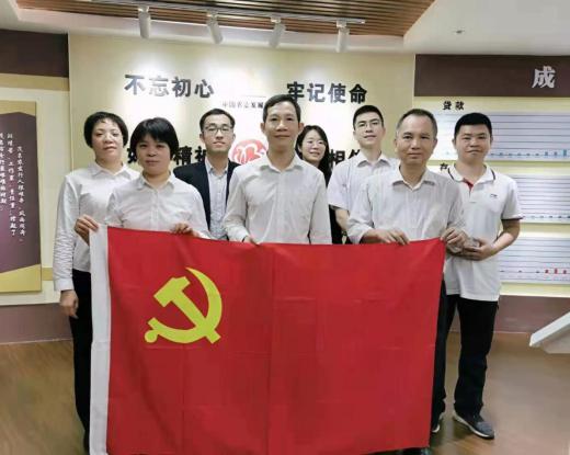 农发行化州市支行开展“忆党史行史 悟初心使命” 主题党日活动