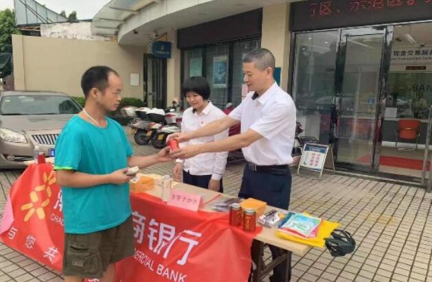 潮州农商银行 开展“爱心助考·为梦启航”志愿者活动