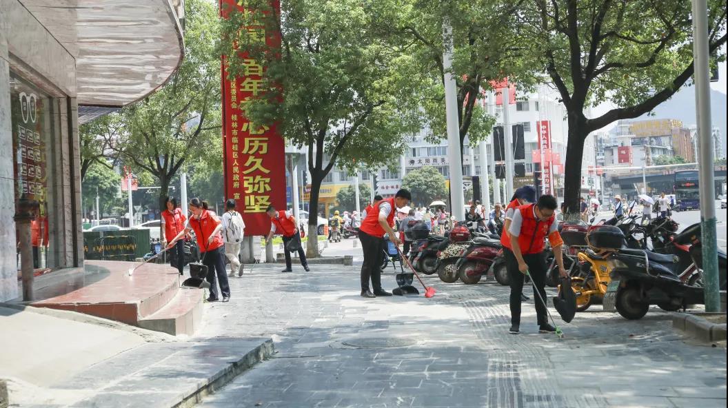 临桂农商银行：志愿服务 助力创城