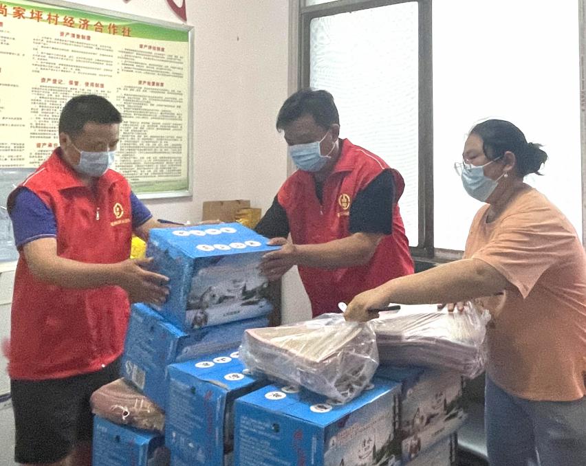 湖南桑植农商银行：“红马甲”志愿服务队支援防疫一线