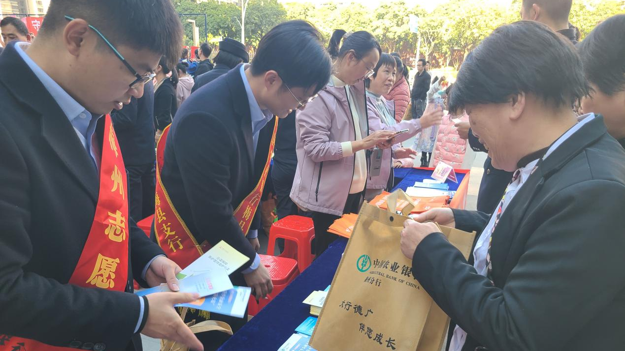 警银联动  反诈宣传进商圈