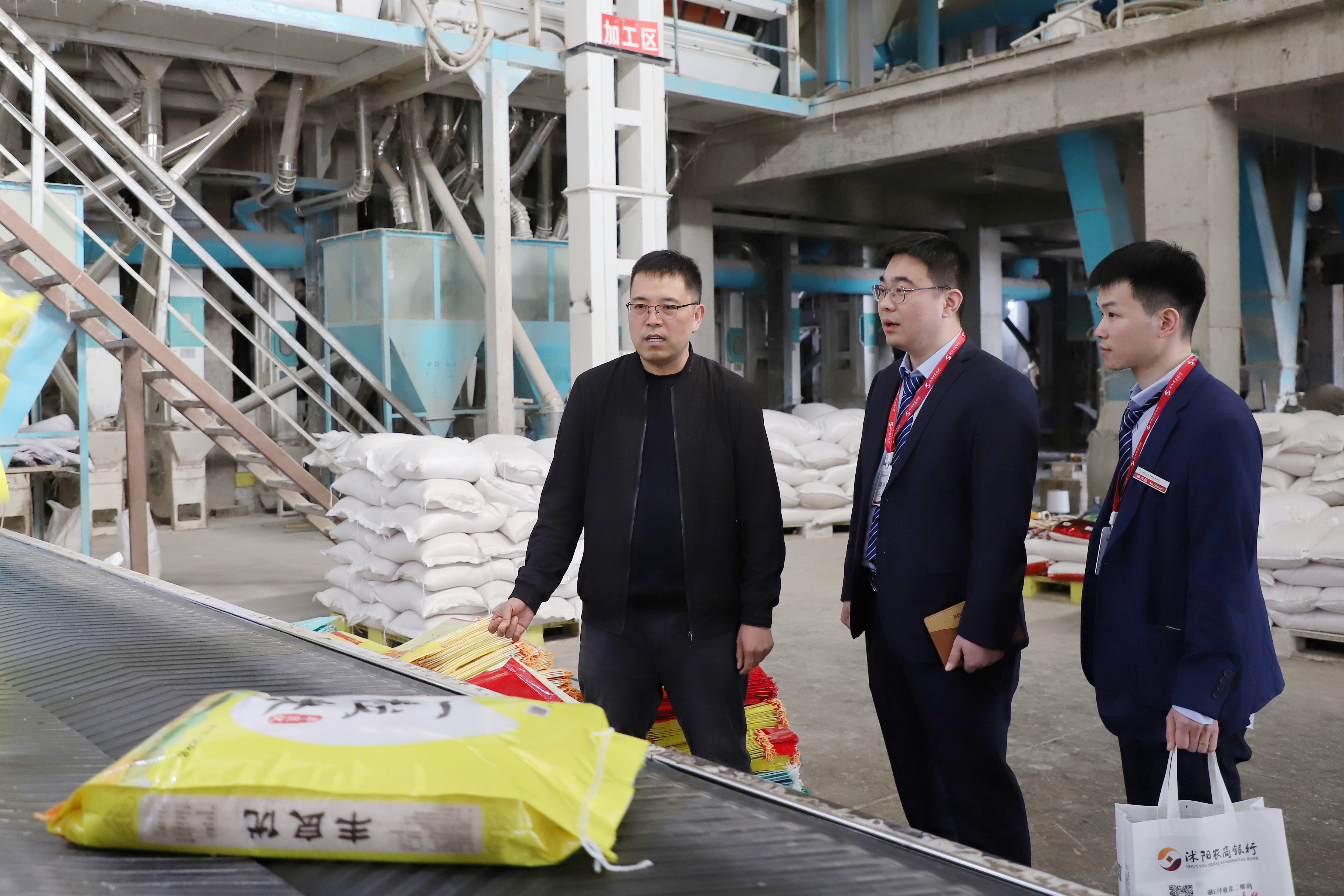 客户经理上门走访 沭阳农商银行供图