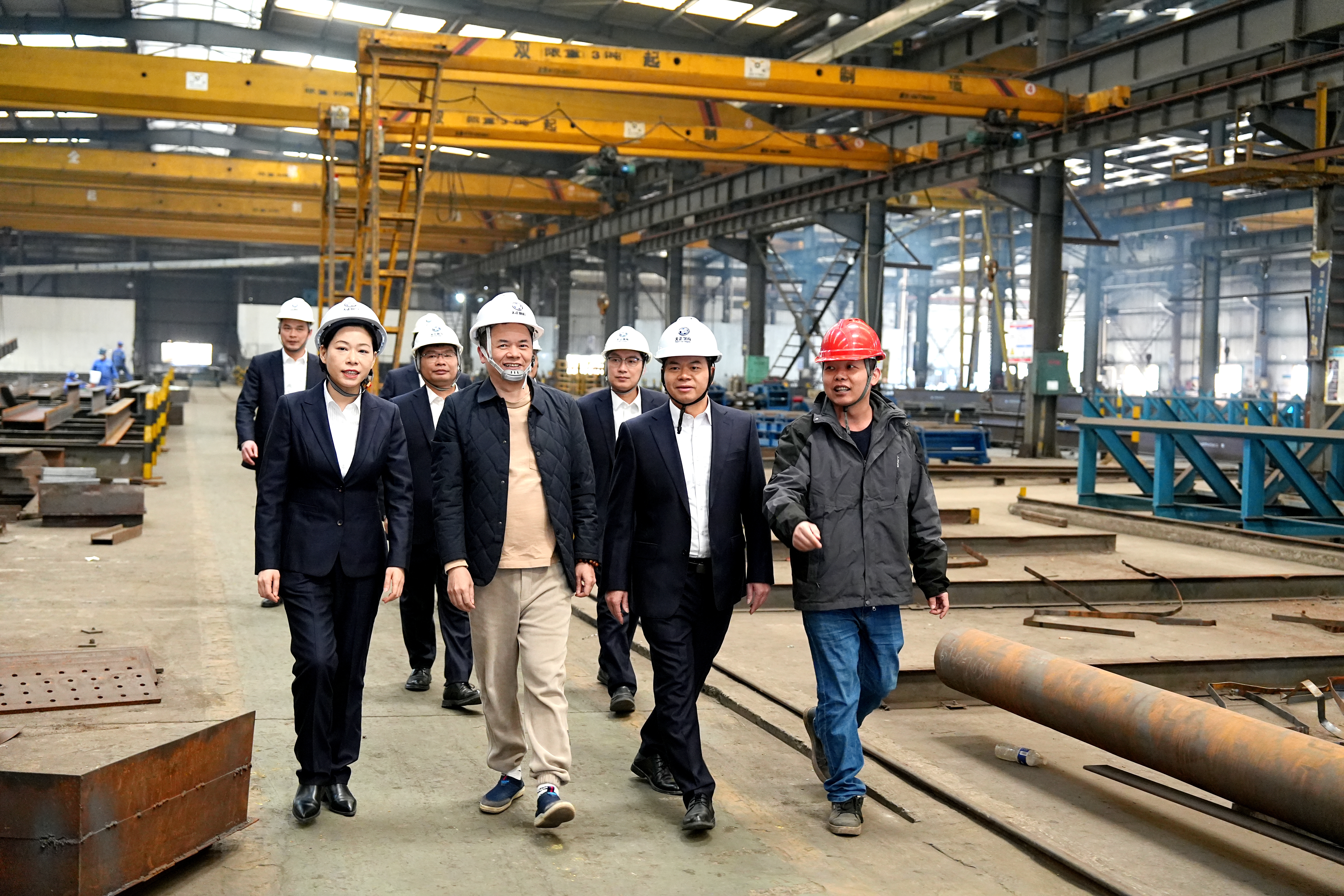 武鸣联社党委书记、理事长蒙平川(右二)带队走访天正钢构企业 武鸣联社供图