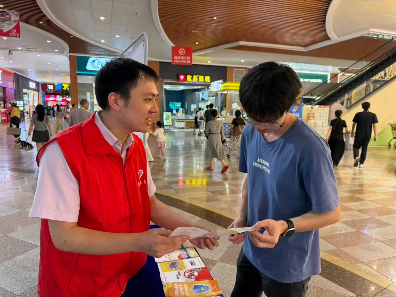 政银联合开展住房公积金政策科普活动现场 (祝艺琪 摄) 配图3